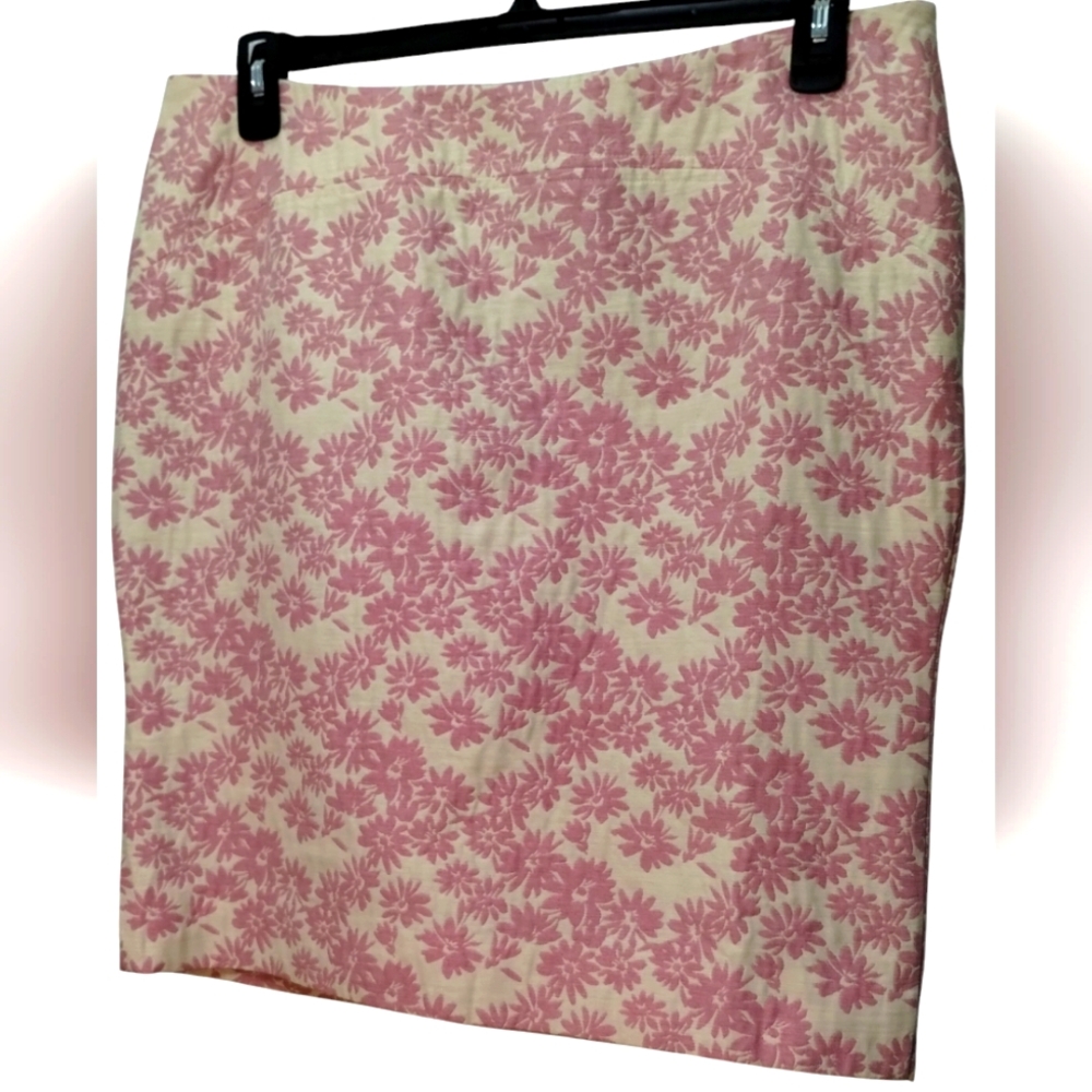 🎉Host Pick🎉Kate Hill Mini Floral Pencil Skirt